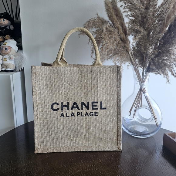 Straw Tote Cosmetic Bag - Picture 2 of 10